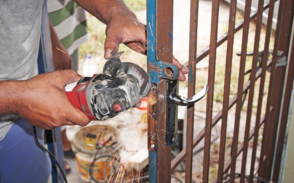 changer un barillet de porte Suresnes